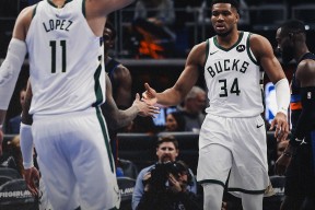 开云娱乐-雄鹿队中锋手感火热，横扫独行侠队