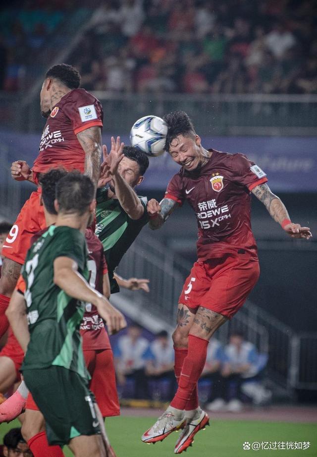 开云体育-风起云涌的球场上，对决加剧激情迸发(风起云涌鑫字开的动物)  第1张
